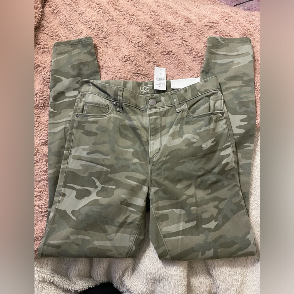 NWT LOFT Camouflage Legging Chino Pant